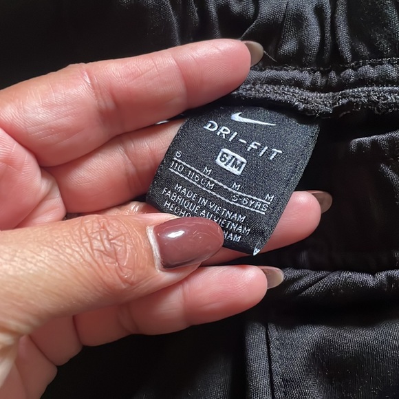 Nike shorts - Picture 2 of 2